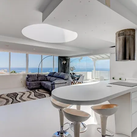 Panoramic Ocean Mountain View 3 אדחה