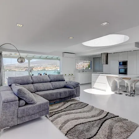 Panoramic Ocean Mountain View 3 *