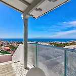 Panoramic Ocean Mountain View 3 아파트