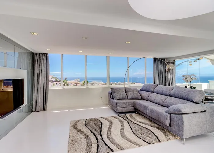 Panoramic Ocean Mountain View 3 Apartment *