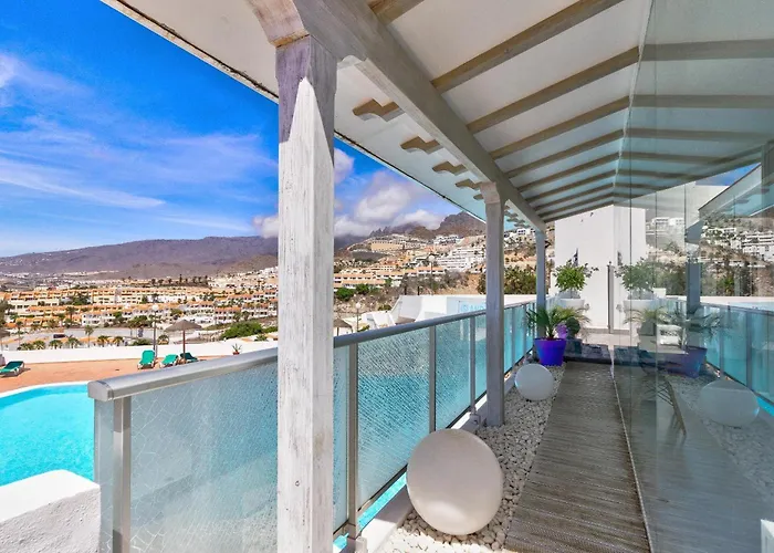 Panoramic Ocean Mountain View 3 *