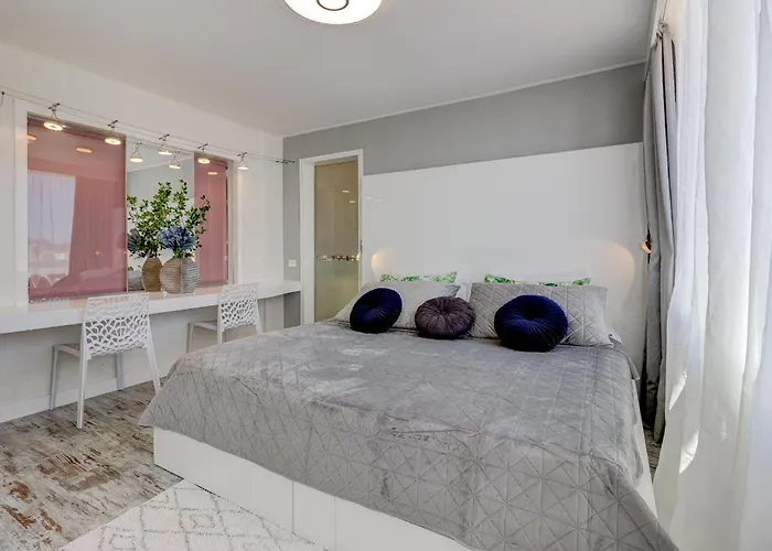 Panoramic Ocean Mountain View 3 Daire