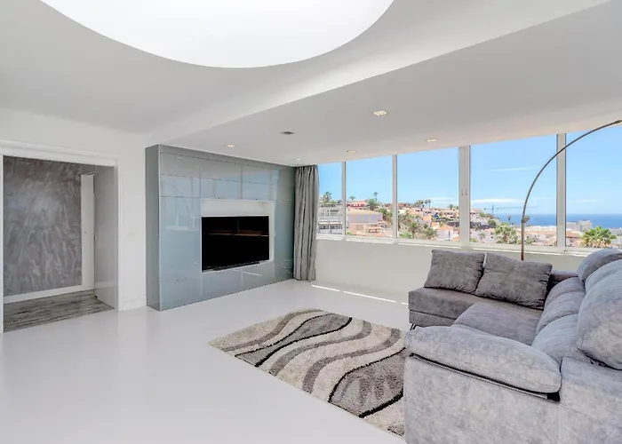 Panoramic Ocean Mountain View 3 Apartment *